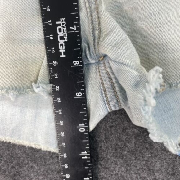 BlankNYC Shorts Women’s 26 Light Wash Raw Hem Distressed Cut Off Denim - Picture 6 of 8